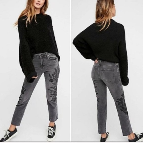 Free People Denim - Free People Embroidered Girlfriend Jean Size 28 Raw Hem High Rise